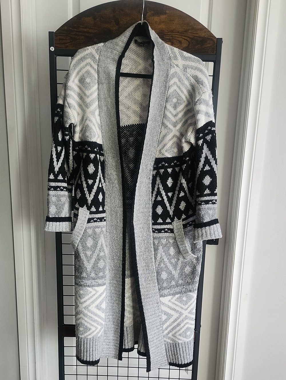 CHARLIE B Black, Gray and White Geometric Open Cardigan